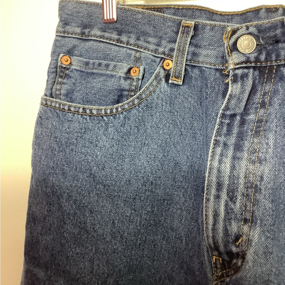 Men’s Levi’s 550 size 34 X 30 medium wash straight leg Classic 5 pocket EUC - Picture 8 of 13